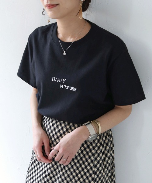 HER CLOSET（ハークローゼット）の「【shemoshelly】WEB限定DAYロゴTシャツ（Tシャツ/カットソー・レディース・ブラック/ホワイト・S/M/L）」の5枚目の写真