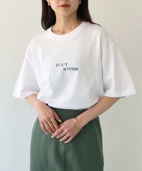 HER CLOSET（ハークローゼット）の「【shemoshelly】WEB限定DAYロゴTシャツ（Tシャツ/カットソー・レディース・ブラック/ホワイト・S/M/L）」の9枚目の写真