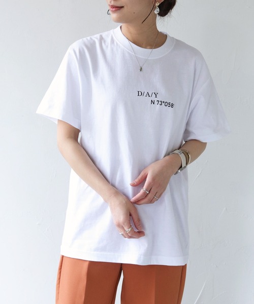 HER CLOSET（ハークローゼット）の「【shemoshelly】WEB限定DAYロゴTシャツ（Tシャツ/カットソー・レディース・ブラック/ホワイト・S/M/L）」の6枚目の写真