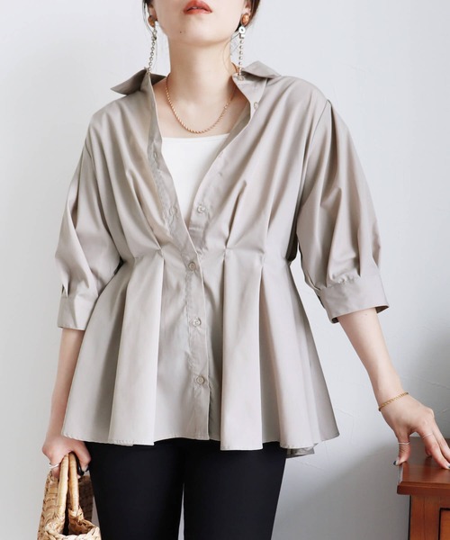 reca（レカ）の「ウエストタックシャツ（シャツ/ブラウス・レディース・グレイッシュベージュ/オフホワイト/ブラック・M/L）」の3枚目の写真