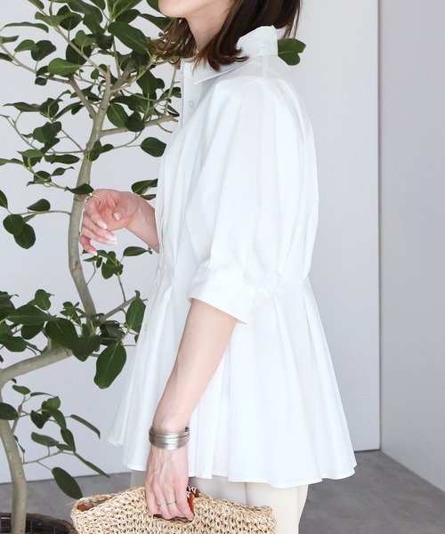 reca（レカ）の「ウエストタックシャツ（シャツ/ブラウス・レディース・グレイッシュベージュ/オフホワイト/ブラック・M/L）」の22枚目の写真