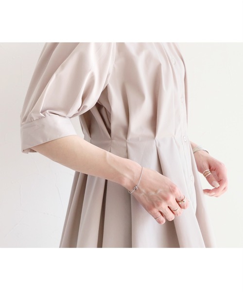 reca（レカ）の「ウエストタックシャツ（シャツ/ブラウス・レディース・グレイッシュベージュ/オフホワイト/ブラック・M/L）」の8枚目の写真