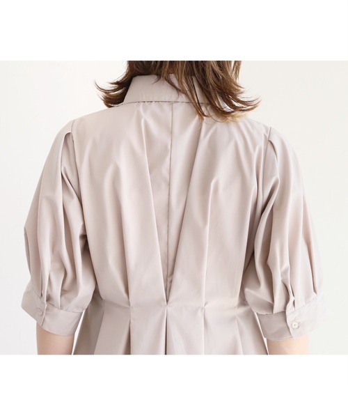 reca（レカ）の「ウエストタックシャツ（シャツ/ブラウス・レディース・グレイッシュベージュ/オフホワイト/ブラック・M/L）」の6枚目の写真