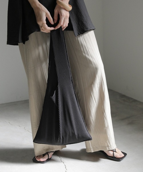 select MOCA（セレクトモカ）の「タックプリーツストライプハンドバッグ（ハンドバッグ・レディース・ベージュ系その他/ブラック・FREE）」の2枚目の写真