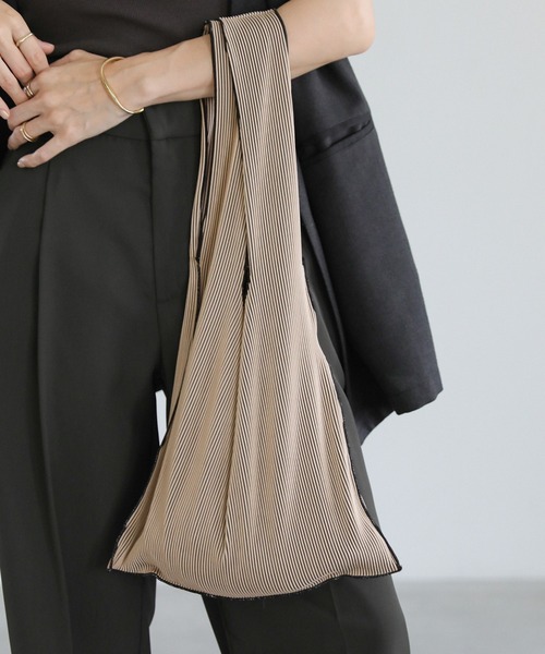 select MOCA（セレクトモカ）の「タックプリーツストライプハンドバッグ（ハンドバッグ・レディース・ベージュ系その他/ブラック・FREE）」の12枚目の写真