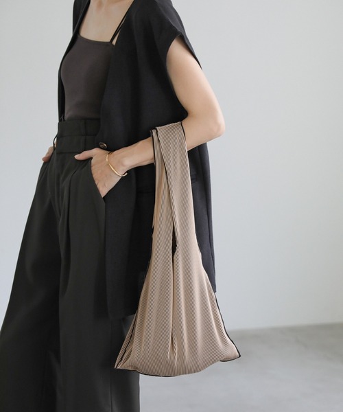 select MOCA（セレクトモカ）の「タックプリーツストライプハンドバッグ（ハンドバッグ・レディース・ベージュ系その他/ブラック・FREE）」の15枚目の写真