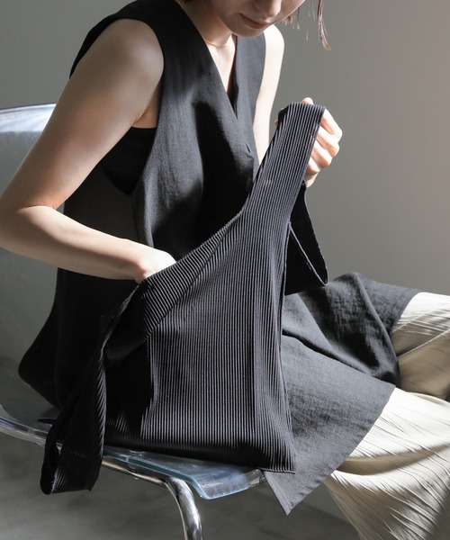 select MOCA（セレクトモカ）の「タックプリーツストライプハンドバッグ（ハンドバッグ・レディース・ベージュ系その他/ブラック・FREE）」の5枚目の写真