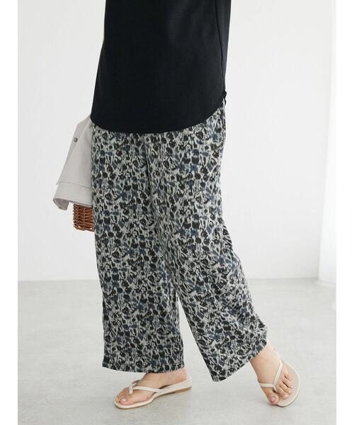 CRAFT STANDARD BOUTIQUE(クラフトスタンダードブティック)の「総柄イージーパンツ(その他パンツ・レディース・ベージュ/グレー・FREE)」の3枚目の写真