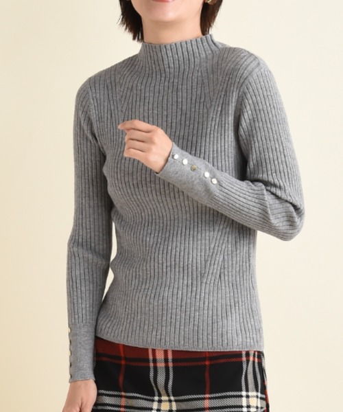 INTERPLANET（インタープラネット）の「変形編み袖口ボタンリブニット（ニット/セーター・レディース・オフホワイト/グレー/ブラック/イエロー/ブルー/ホワイト・FREE）」の5枚目の写真