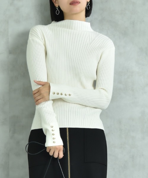 INTERPLANET（インタープラネット）の「変形編み袖口ボタンリブニット（ニット/セーター・レディース・オフホワイト/グレー/ブラック/イエロー/ブルー/ホワイト・FREE）」の3枚目の写真