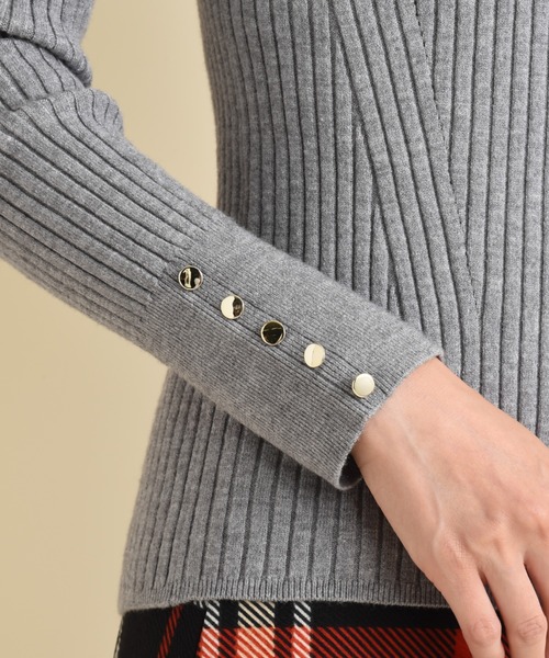 INTERPLANET（インタープラネット）の「変形編み袖口ボタンリブニット（ニット/セーター・レディース・オフホワイト/グレー/ブラック/イエロー/ブルー/ホワイト・FREE）」の12枚目の写真