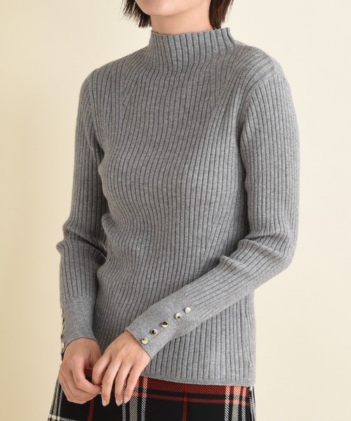 INTERPLANET（インタープラネット）の「変形編み袖口ボタンリブニット（ニット/セーター・レディース・オフホワイト/グレー/ブラック/イエロー/ブルー/ホワイト・FREE）」の7枚目の写真