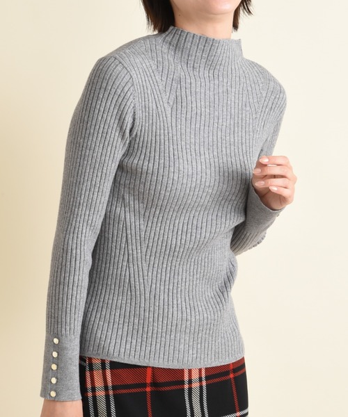 INTERPLANET（インタープラネット）の「変形編み袖口ボタンリブニット（ニット/セーター・レディース・オフホワイト/グレー/ブラック/イエロー/ブルー/ホワイト・FREE）」の8枚目の写真