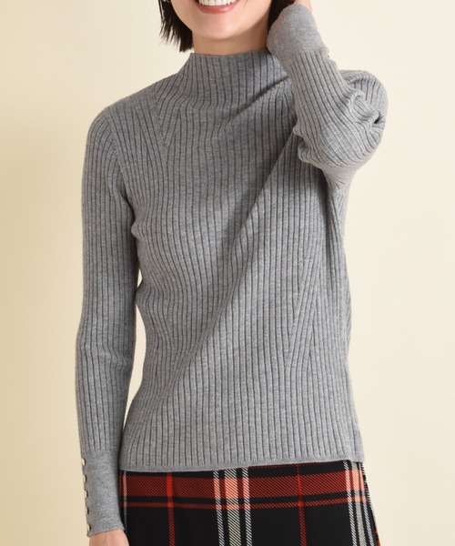 INTERPLANET（インタープラネット）の「変形編み袖口ボタンリブニット（ニット/セーター・レディース・オフホワイト/グレー/ブラック/イエロー/ブルー/ホワイト・FREE）」の11枚目の写真