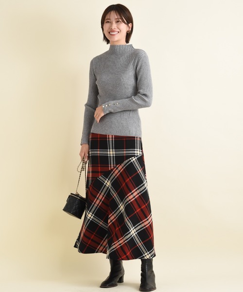 INTERPLANET（インタープラネット）の「変形編み袖口ボタンリブニット（ニット/セーター・レディース・オフホワイト/グレー/ブラック/イエロー/ブルー/ホワイト・FREE）」の14枚目の写真