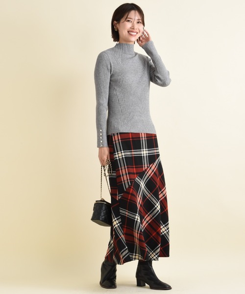 INTERPLANET（インタープラネット）の「変形編み袖口ボタンリブニット（ニット/セーター・レディース・オフホワイト/グレー/ブラック/イエロー/ブルー/ホワイト・FREE）」の15枚目の写真