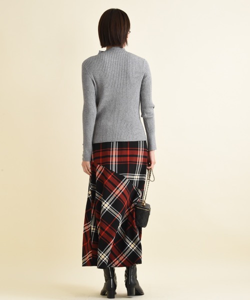 INTERPLANET（インタープラネット）の「変形編み袖口ボタンリブニット（ニット/セーター・レディース・オフホワイト/グレー/ブラック/イエロー/ブルー/ホワイト・FREE）」の16枚目の写真