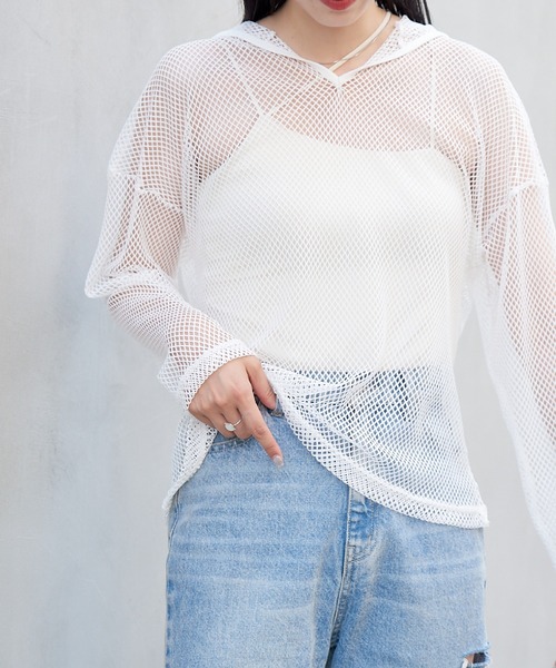 COLONY 2139（コロニートゥーワンスリーナイン）の「カットメッシュフードプルオーバー（パーカー・レディース・ブラック/ブルー/オフホワイト・FREE）」の16枚目の写真