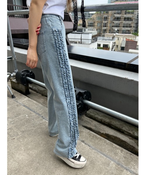WC(ダブル シー)の「フリルラインデニムパンツ(デニムパンツ・レディース・ブルー・FREE)」の3枚目の写真