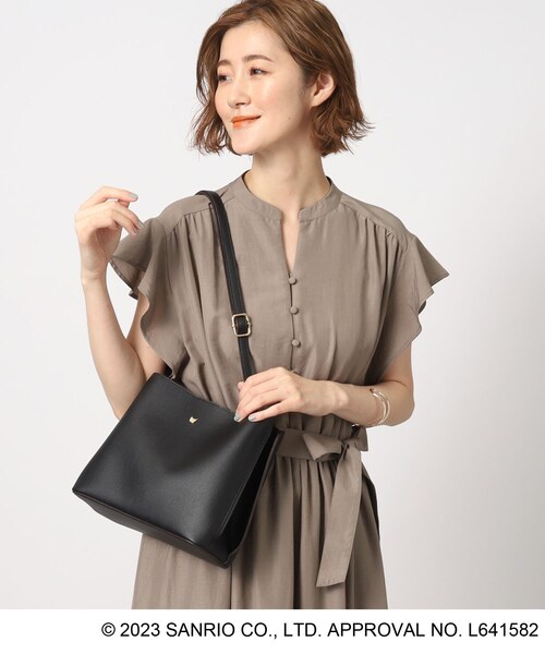 grove（グローブ）の「◆【サンリオキャラクター】サイドスリットショルダー（ショルダーバッグ・レディース・ブラック/レッド系1・00）」の5枚目の写真