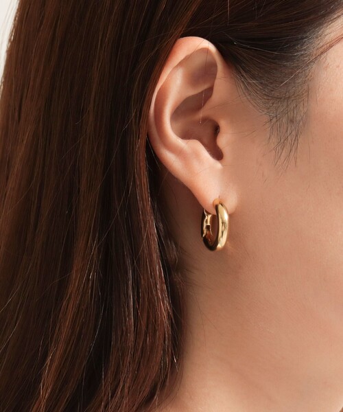 fredy emue（フレディエミュ）の「ステンレス中太リングワンタッチピアス（ピアス（両耳用）・レディース・ゴールド/シルバー・FREE）」の3枚目の写真