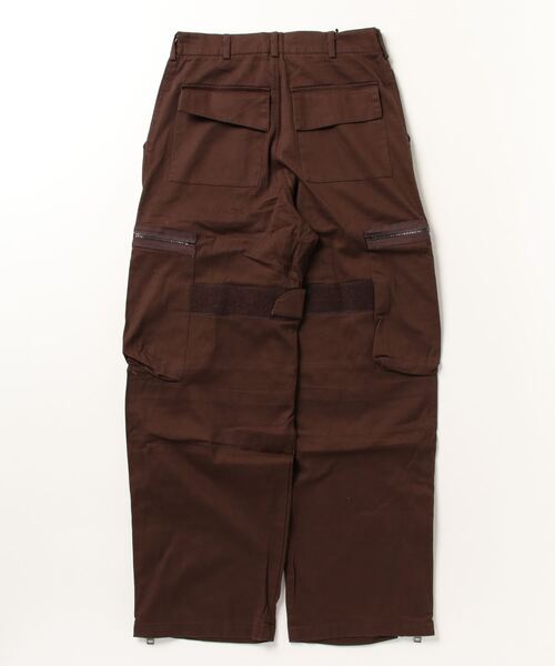 Chikashitsu +（チカシツプラス）の「ストリートファッション Chikashitsu + チカシツプラス design flare knee tuck cargo denim pants デニムパンツ ジーンズ カーゴパンツ ポケットデニム タックパンツ フレアデニム フレアパンツ（デニムパンツ・メンズ・ブラック/ブラウン・M）」の16枚目の写真