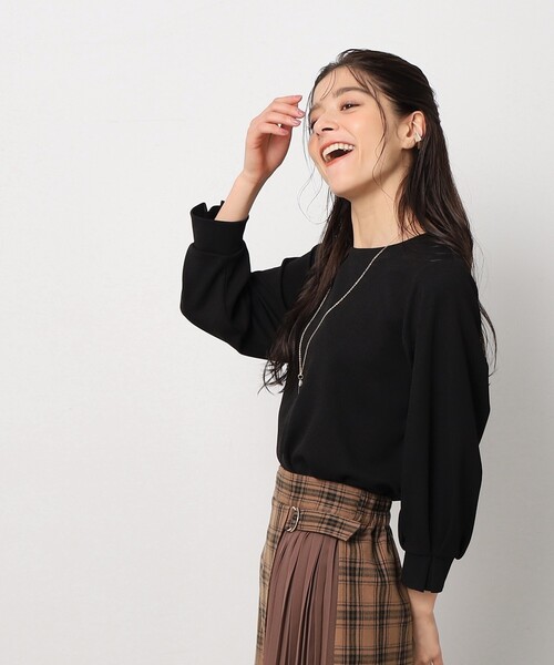 DRESKIP（ドレスキップ）の「◆【アクセ付き】大人上品 お袖タック 7分袖トップス（Tシャツ/カットソー・レディース・ライトグレー/サンドベージュ/ブルー/イエロー/ブラック・02/03/04）」の11枚目の写真