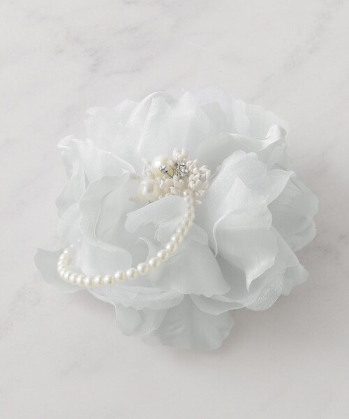 SHOO・LA・RUE（シューラルー）の「◆【セレモニー】アクセントフェイクパールコサージュ（ブローチ/コサージュ・レディース・ライトグレー/ベビーピンク/オフホワイト/ライトベージュ/ブルー系その他/ベージュ系その他3/ライトグレー系/ピンク系その他・00）」の3枚目の写真