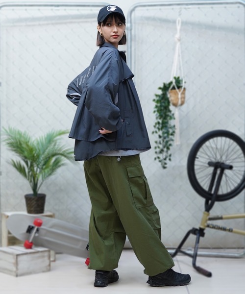 adidas(アディダス)の「adidas/アディダス ウーブンジャケット 薄手 ジップアップ JSY16(ナイロンジャケット・レディース・グレー系その他/ダークグレー/ベージュ・M/L/XL)」の21枚目の写真