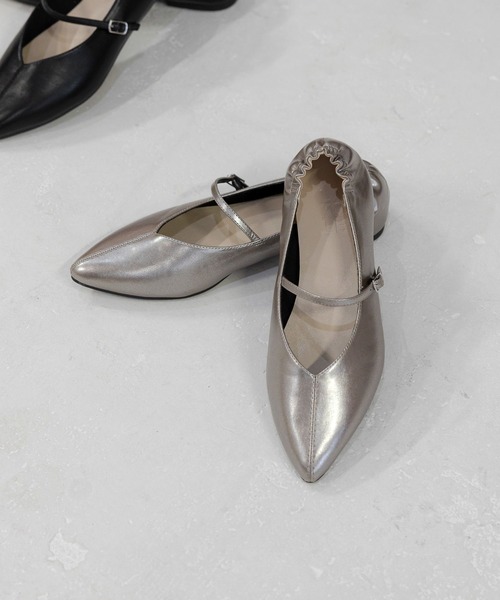 LAKOLE（ラコレ）の「【卒入式／オケージョンにも】ストラップギャザーパンプス / 996419（パンプス・レディース・ガンメタ/ブラック・LARGE/SMALL/MEDIUM）」の4枚目の写真