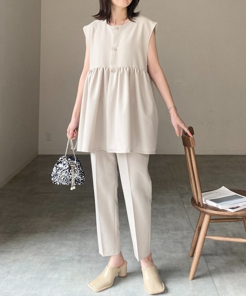 She's Closet(シーズクローゼット)の「ギャザーペプラムジレベストトップス&パンツスタイルセットアップ(セットアップ・レディース・ブラック/サンドベージュ/ダークベージュ/ネイビー/グレー・S/M/L)」の6枚目の写真