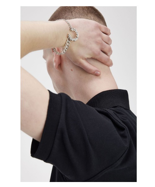 FRED PERRY（フレッドペリー）の「Chunky Laurel Wreath Bracelet（ブレスレット・メンズ・シルバー・ONE SIZE）」の2枚目の写真