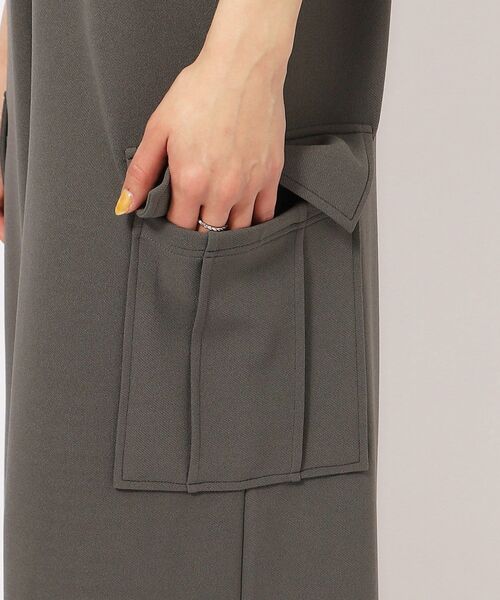 DRESKIP(ドレスキップ)の「◆【M-LL/低身長さんにも】大人のための フリルカーゴサロペット(サロペット/オーバーオール・レディース・チャコールグレー/ブラック/オリーブ・02/03/04)」の4枚目の写真