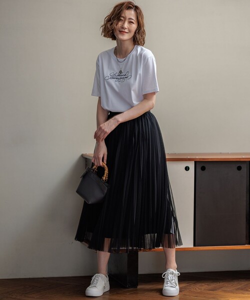 23区(ニジュウサンク)の「【井波麻里衣さんコラボ】カリグラフィー 刺繍 Tシャツ(Tシャツ/カットソー・レディース・ホワイト系/ベージュ系/ブルー系/ブラック系・38/40)」の6枚目の写真