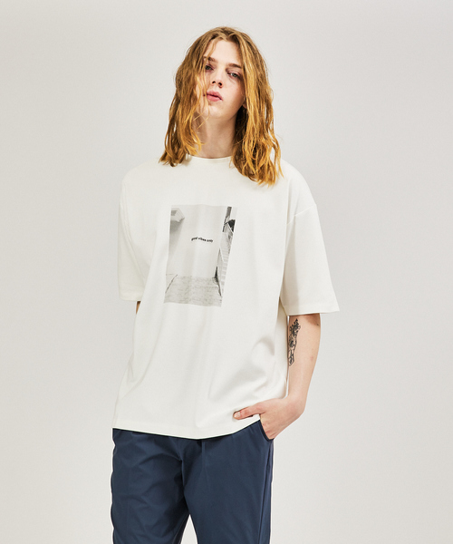 AH ABAHOUSE(エーエイチアバハウス)の「【AH ABAHOUSE】ポンチ フォトプリントTシャツ(Tシャツ/カットソー・メンズ・ホワイト系その他2/ホワイト系その他/ホワイト系その他3・46/48)」の2枚目の写真