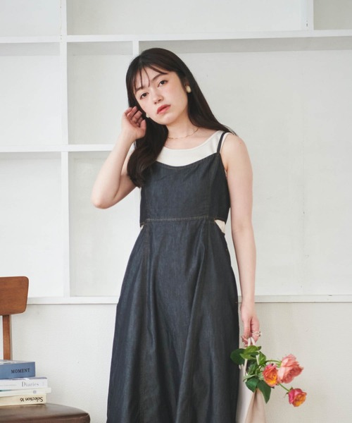 mil（ミル）の「【150㎝前後の小柄さんサイズ】サイドカットデニムキャミワンピース（ワンピース・レディース・ネイビー/ブラック/サックスブルー・XS/S/M）」の4枚目の写真