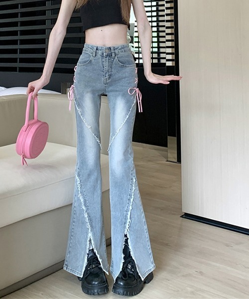 gossip！ロサンゼルス（ゴシップロサンゼルス）の「Y2K リボンフリッジスリットフレアデニムパンツ（デニムパンツ・レディース・インディゴブルー・S/L/M）」の4枚目の写真