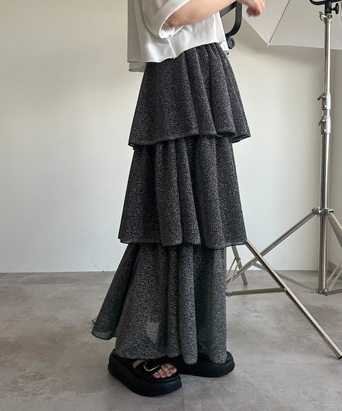apres jour mignon(アプレジュールミニョン)の「ラメティアードスカート【ZOZOTOWN限定アイテム】(スカート・レディース・ブラック/シルバー・SMALL/MEDIUM/X-LARGE)」の4枚目の写真