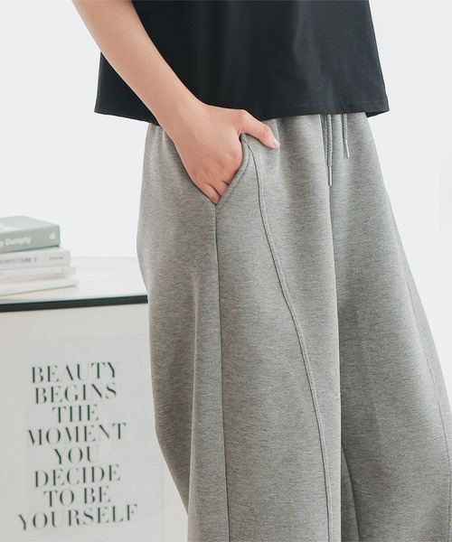 KOBE LETTUCE（コウベレタス）の「ダイバー素材ワイドカーブパンツ（スウェットパンツ・レディース・オフホワイト/グレー/ブラック/カーキ/ダークブラウン/チャコール/グレイッシュベージュ・PM/M/M-Short）」の16枚目の写真