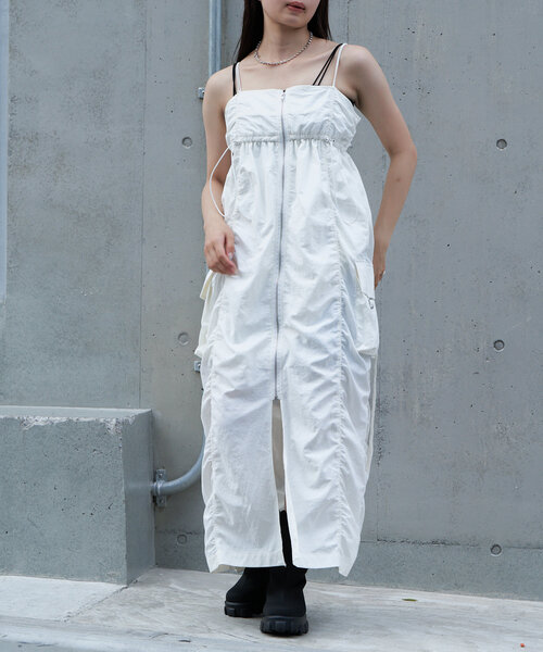 RAY CASSIN(レイカズン)の「カーゴキャミワンピース(ワンピース・レディース・ベージュ/ブラック/カーキ/ホワイト・FREE)」の5枚目の写真