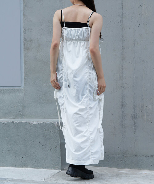 RAY CASSIN(レイカズン)の「カーゴキャミワンピース(ワンピース・レディース・ベージュ/ブラック/カーキ/ホワイト・FREE)」の7枚目の写真