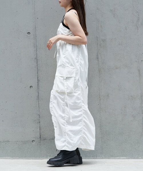 RAY CASSIN(レイカズン)の「カーゴキャミワンピース(ワンピース・レディース・ベージュ/ブラック/カーキ/ホワイト・FREE)」の10枚目の写真