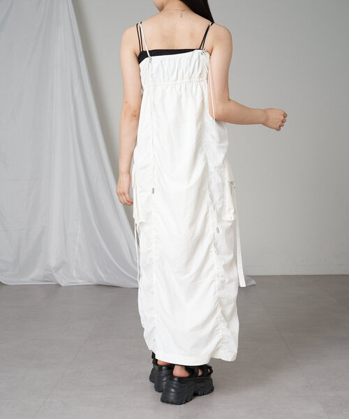 RAY CASSIN(レイカズン)の「カーゴキャミワンピース(ワンピース・レディース・ベージュ/ブラック/カーキ/ホワイト・FREE)」の13枚目の写真