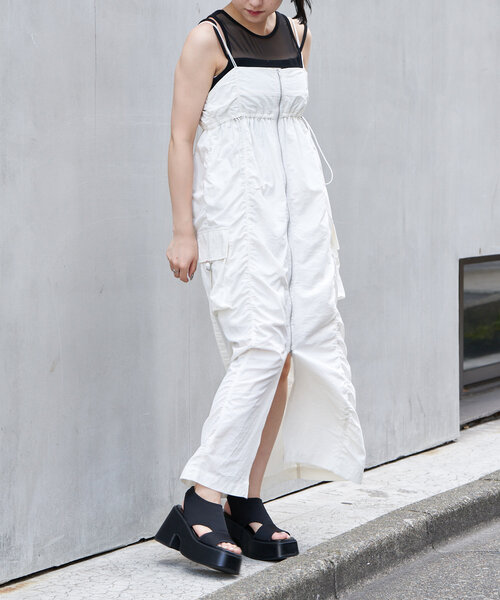 RAY CASSIN(レイカズン)の「カーゴキャミワンピース(ワンピース・レディース・ベージュ/ブラック/カーキ/ホワイト・FREE)」の15枚目の写真