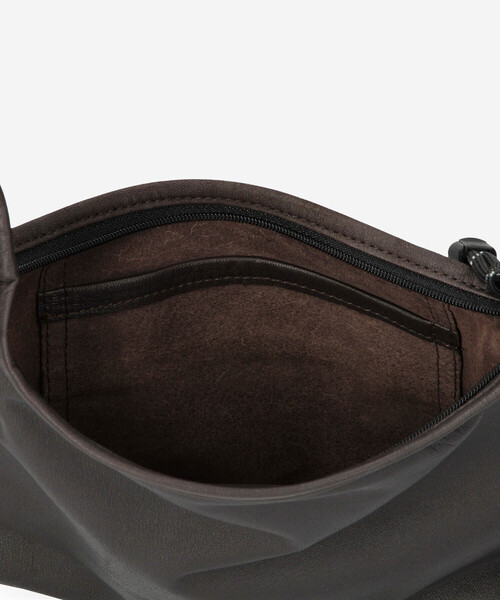 Bshop(ビショップ)の「Sisii | 〈別注〉 レザーサコッシュ(ショルダーバッグ・レディース・ベージュ/ブラウン/ブラック・F)」の8枚目の写真