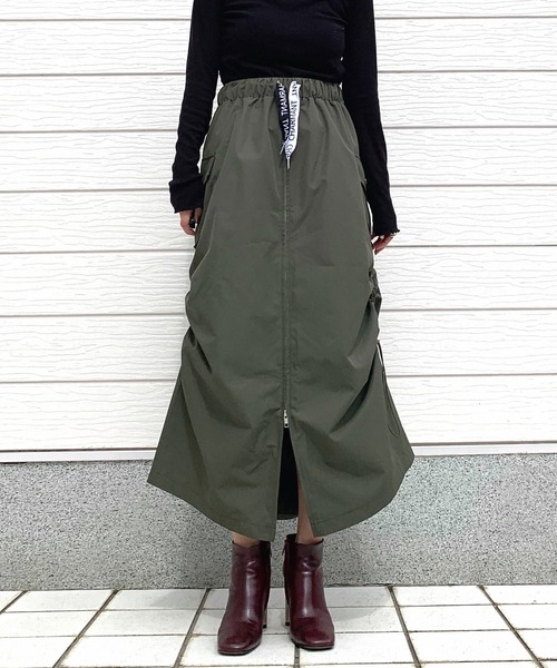 Q（キュー）の「ドロストギャザースカート（スカート・レディース・カーキ/ブラック・MEDIUM）」の8枚目の写真
