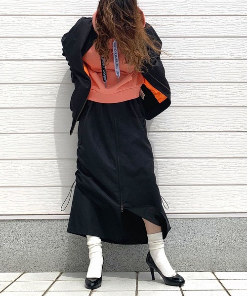 Q（キュー）の「ドロストギャザースカート（スカート・レディース・カーキ/ブラック・MEDIUM）」の4枚目の写真