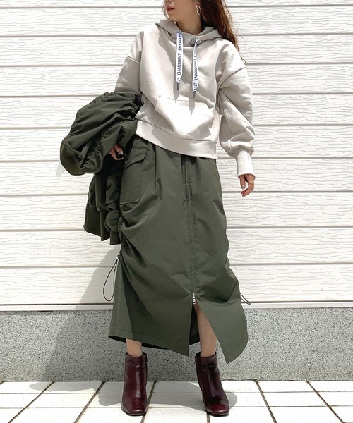 Q（キュー）の「ドロストギャザースカート（スカート・レディース・カーキ/ブラック・MEDIUM）」の18枚目の写真