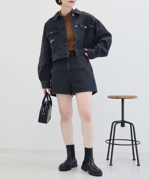 earth music&ecology（アースミュージックアンドエコロジー）の「フリンジロゴデニムショートパンツ（デニムパンツ・レディース・ブラック/インディゴブルー・S/M）」の5枚目の写真