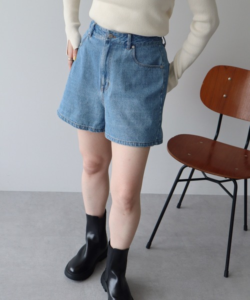 earth music&ecology（アースミュージックアンドエコロジー）の「フリンジロゴデニムショートパンツ（デニムパンツ・レディース・ブラック/インディゴブルー・S/M）」の16枚目の写真